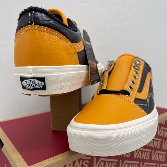 Vans Men’s Old Skool All Weather Mte
(Mte) Apricot/Black Sneakers
VN0A348F2NF - Picture 6 of 16